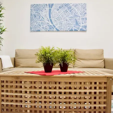 Standard By Hi5 - Erzsebet Blv 29 * Budapest