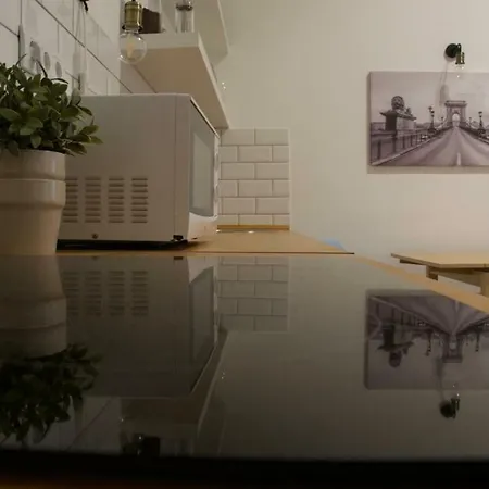 Standard By Hi5 - Erzsebet Blv 29 * Budapeste