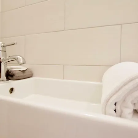 Standard By Hi5 - Erzsebet Blv 29 *