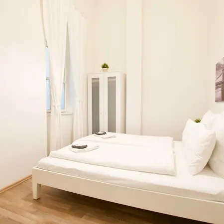 Standard By Hi5 - Erzsebet Blv 29 * Budapeste