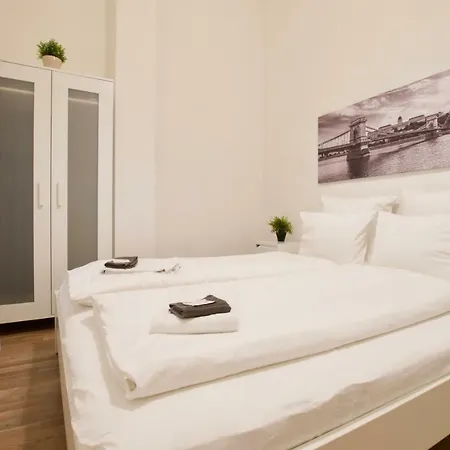 Standard By Hi5 - Erzsebet Blv 29