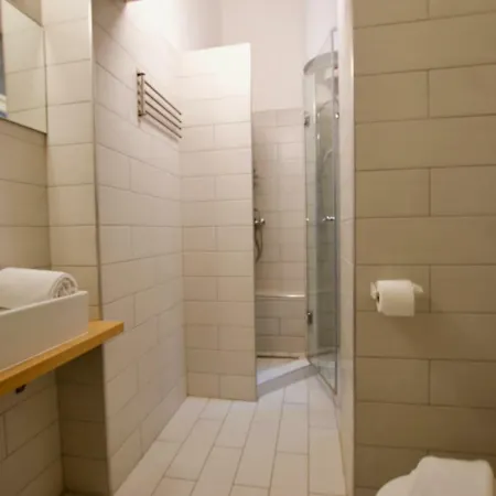 Standard By Hi5 - Erzsebet Blv 29 *