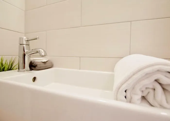 Standard By Hi5 - Erzsebet Blv 29 *