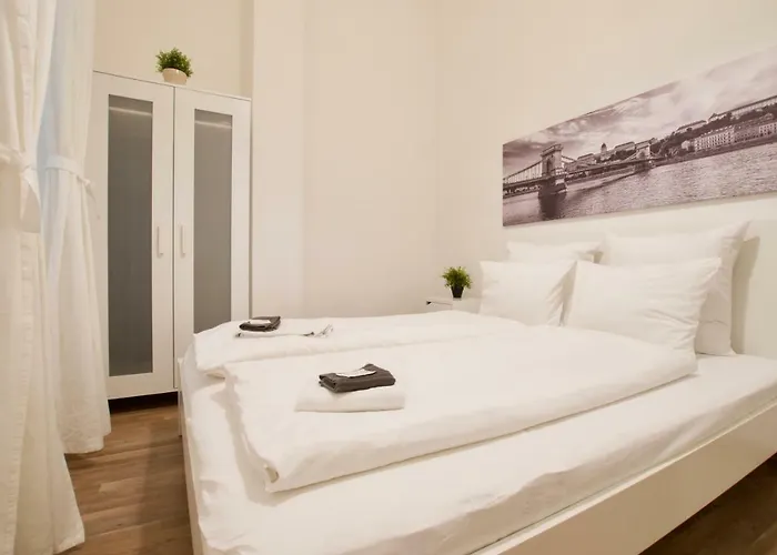 Standard By Hi5 - Erzsebet Blv 29