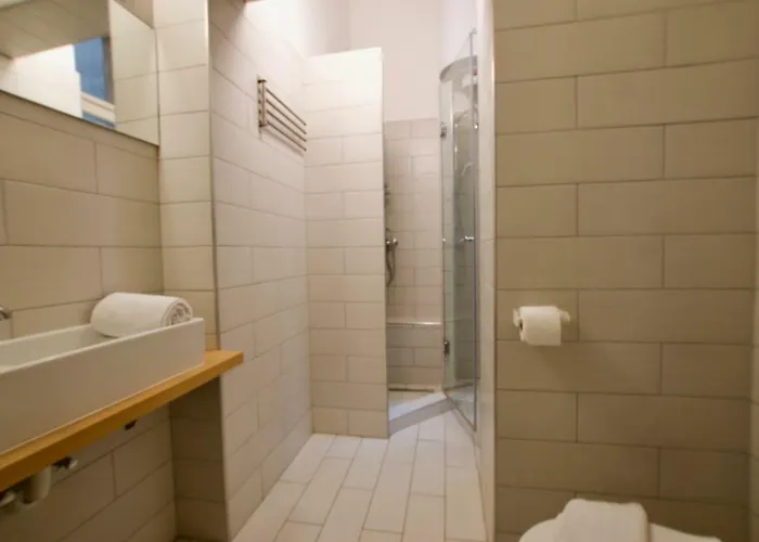 Standard By Hi5 - Erzsebet Blv 29 *