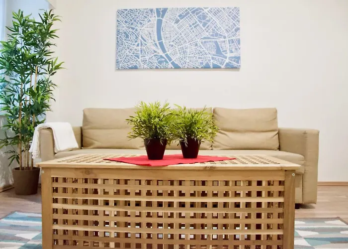 Standard By Hi5 - Erzsebet Blv 29 * Budapest